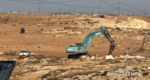 مستوطنون يشرعون بشق شارع استيطاني قرب "أقواويس" جنوب الخليل