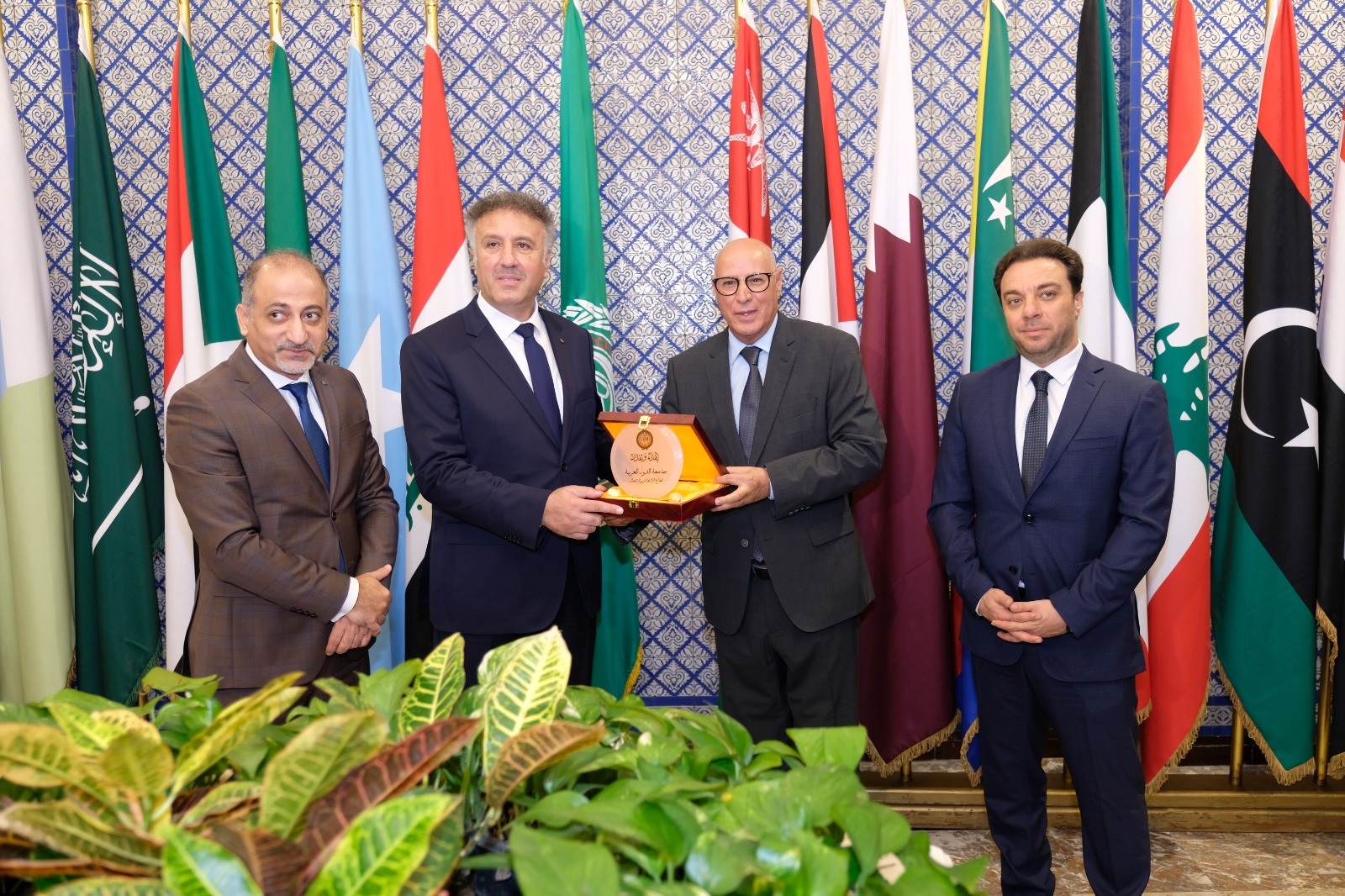 الوزير أحمد عساف يبحث مع رئيس قطاع الإعلام في الجامعة العربية دعم الإعلام الفلسطيني وتعزيز السردية الفلسطينية