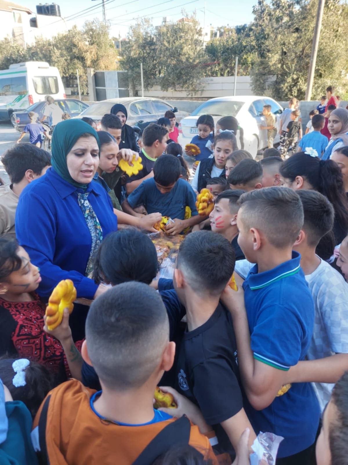 جمعية بيت امر لرعاية الأشخاص ذوي الاعاقة تنفذ يوم ترفيهي لنحو ٧٠٠ طفل