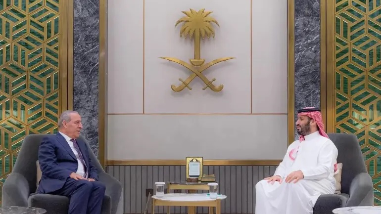 نائب الرئيس الفلسطيني حسين الشيخ يلتقي ولي العهد السعودي الأمير محمد بن سلمان في الرياض