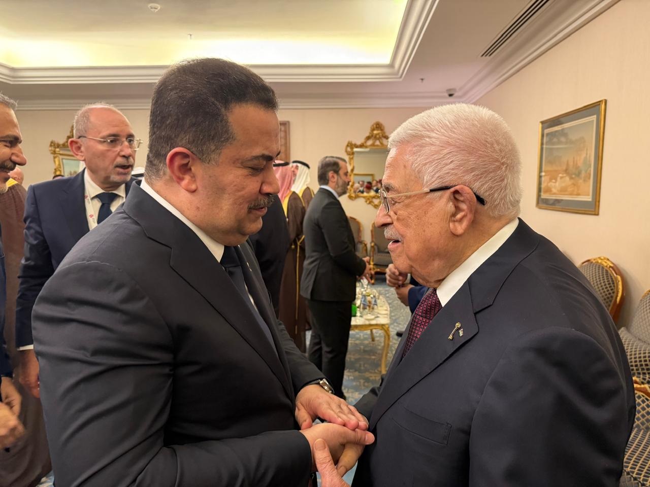 الرئيس محمود عباس يلتقي رئيس وزراء العراق في الدوحة