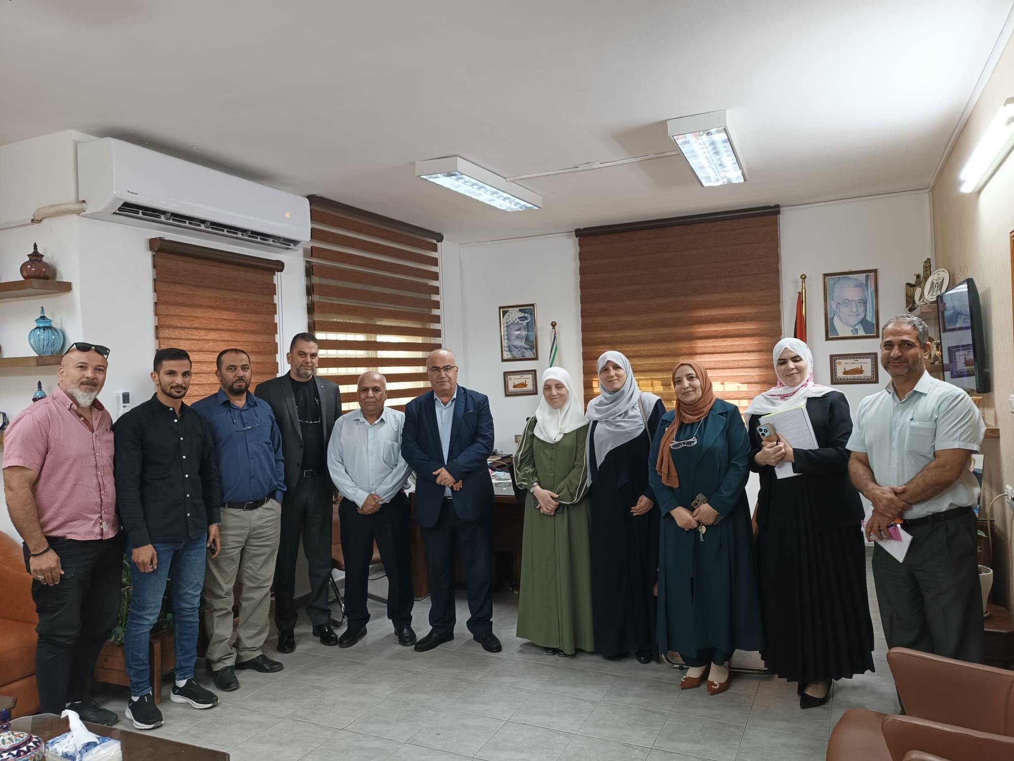 تربية الخليل تبحث مع البلديات سبل افتتاح العام الدراسي الجديد