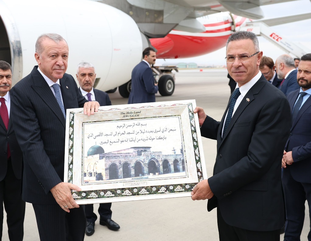 السفير فائد مصطفى يلتقي الرئيس أردوغان مودعًا مع انتهاء مهمته في تركيا
