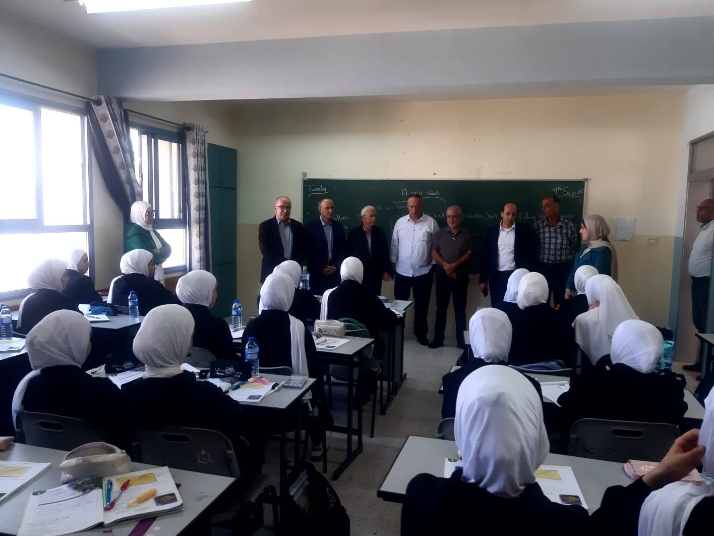 الخليل : تفقد مدرسة ياسر عمرو الثانوية للبنات للاطلاع على سير العملية التعليمية في ظل ممارسات الاحتلال