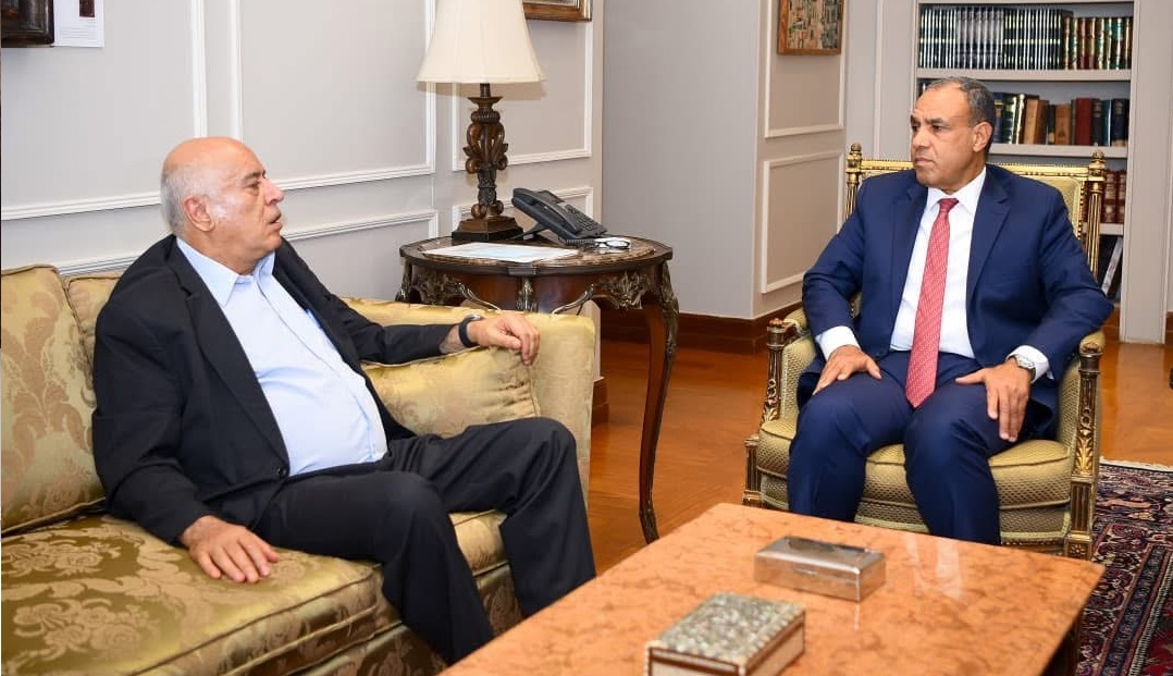 جبريل الرجوب يطلع وزير خارجية مصر على آخر المستجدات السياسية
