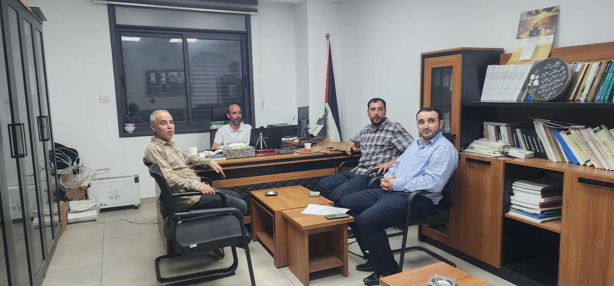 خلال اجتماع لساحة الضفة الغربية ، النضال الشعبي تدعو لمراجعة السياسات الاقتصادية والاجتماعية وفتح حوار اجتماعي جدي ومعمق