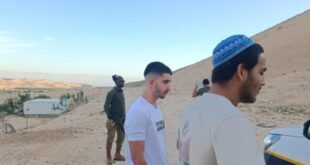 مستوطنون يهاجمون تجمعا بدويا في مخماس شمال القدس