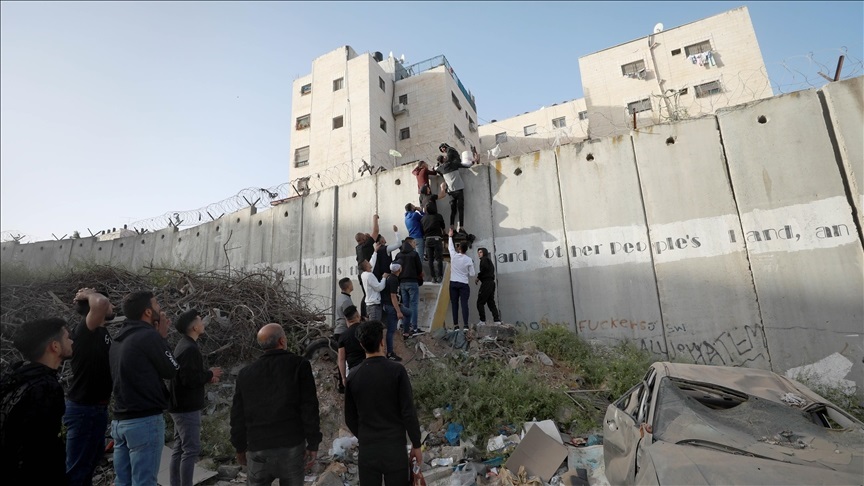 استشهاد عامل برصاص الاحتلال قرب جدار الفصل العنصري في الرام شمال القدس