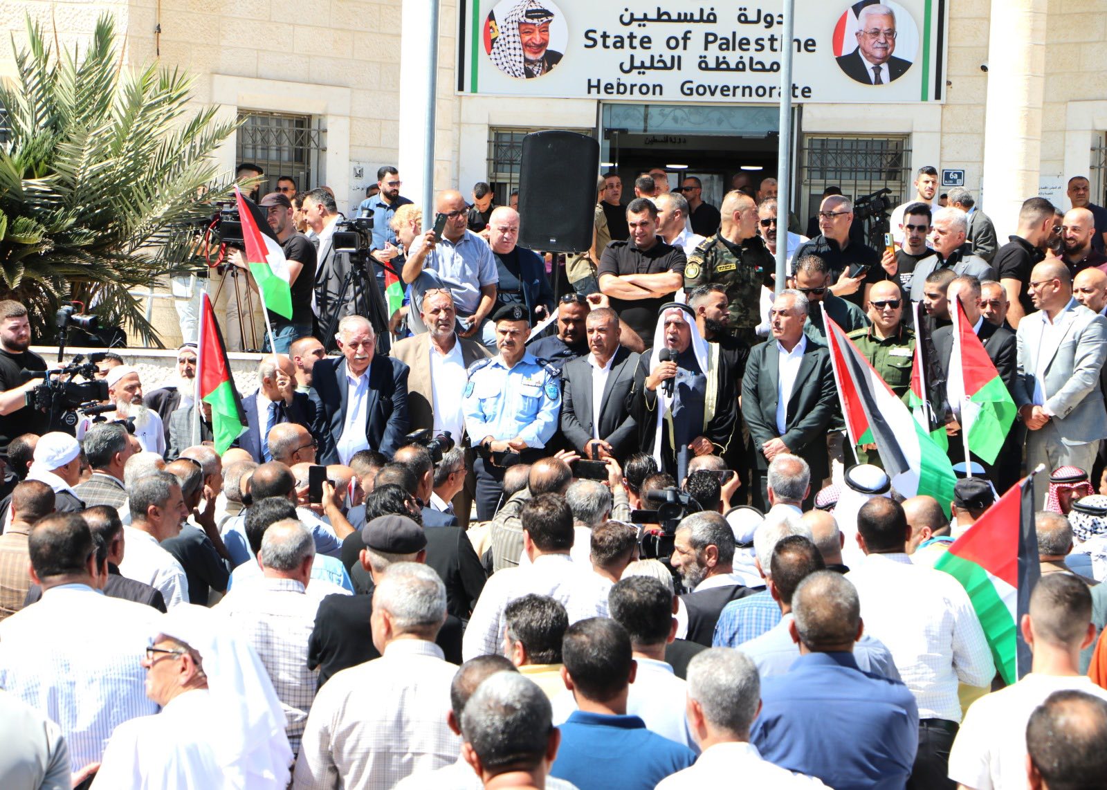 عشائر الخليل تقول كلمتها وترفض فكرة «إمارة الخليل» وتبايع القيادة الفلسطينية