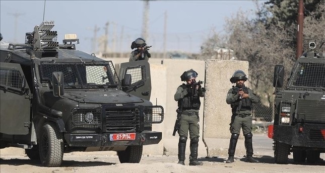 قوات الاحتلال تواصل اقتحام مادما جنوب نابلس وتجبر عائلات على اخلاء منازلها