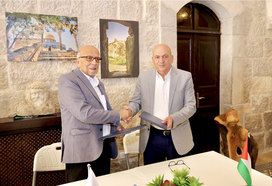 السياحة والآثار ومعهد "أريج" يوقعان مذكرة تفاهم لتكثيف الوعي بأهمية المواقع الأثرية والتاريخية