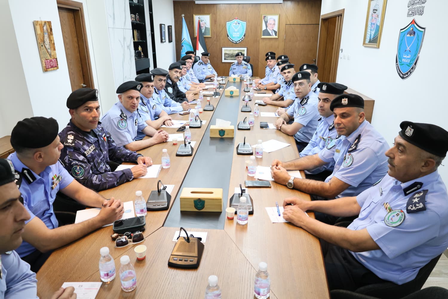 اللواء علام السقا يجتمع بإدارة الأمن الداخلي في الشرطة ويؤكد أن الأمن رقابة وأمانة