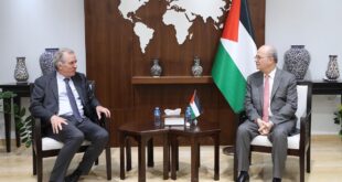 رئيس الوزراء يبحث مع المبعوث الأوروبي للسلام تكثيف العمل المشترك والانخراط في ترتيبات ما بعد وقف إطلاق النار