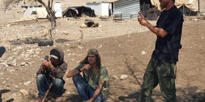 مستعمرون يقتحمون خربة سمرة بالأغوار الشمالية