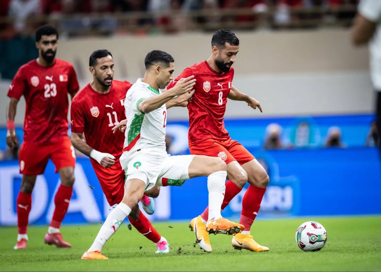المغرب تهزم البحرين بشق الأنفس