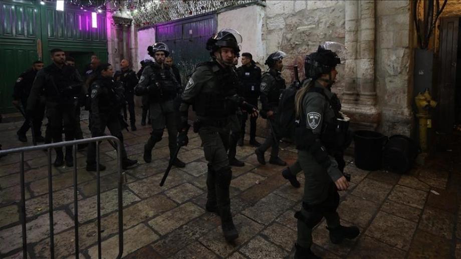 قوات الاحتلال تعتقل شابا من البلدة القديمة بالقدس