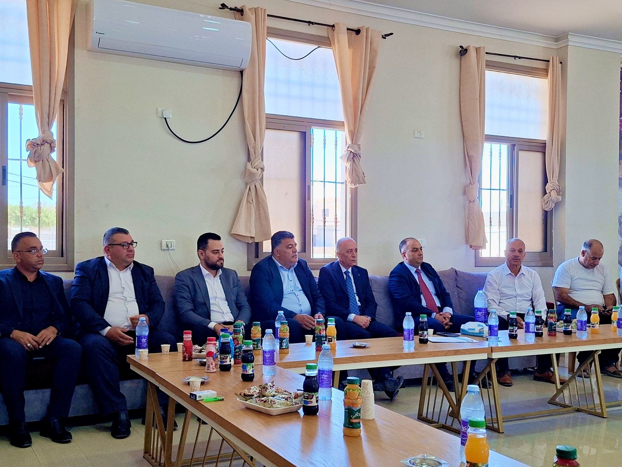 محافظ نابلس ورئيس سلطة الأراضي يفتتحان مكتب تسوية الأراضي في دوما