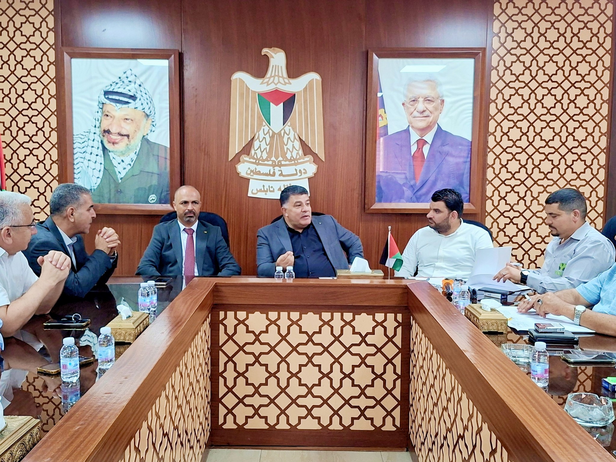 شفا - ترأس محافظ نابلس غسان دغلس اليوم الأربعاء، اجتماع اللجنة التحضيرية للحدث التوظيفي النابلسي "تواصل تأهل توظف"، بحضور رئيس اتحاد المقاولين الفلسطينيين أحمد القاضي، ومنسق مجلس التشغيل والتدريب وأعضاء اللجنة التحضيرية للحدث التوظيفي النابلسي، وذلك من أجل التباحث بالأمور الفنية واللوجستية لموقع الحدث التوظيفي النابلسي.