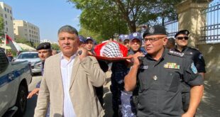 محافظ نابلس غسان دغلس يشارك في تشييع جثمان شهيد الواجب الوطني الرائد لؤي جعفر