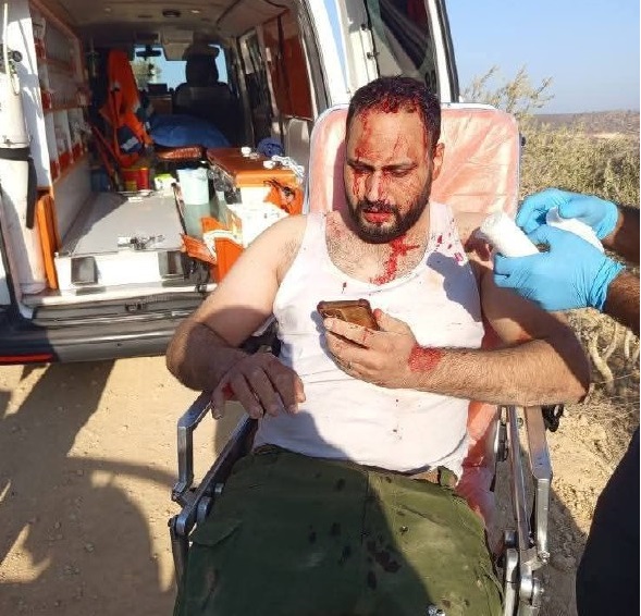 جيش الاحتلال والمستوطنون يهاجمون قاطفي الزيتون في عدة قرى جنوب نابلس