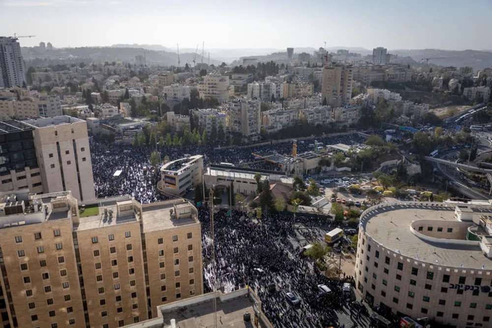 الحريديم يحتشدون في القدس في مظاهرة مليونيه ضد التجنيد