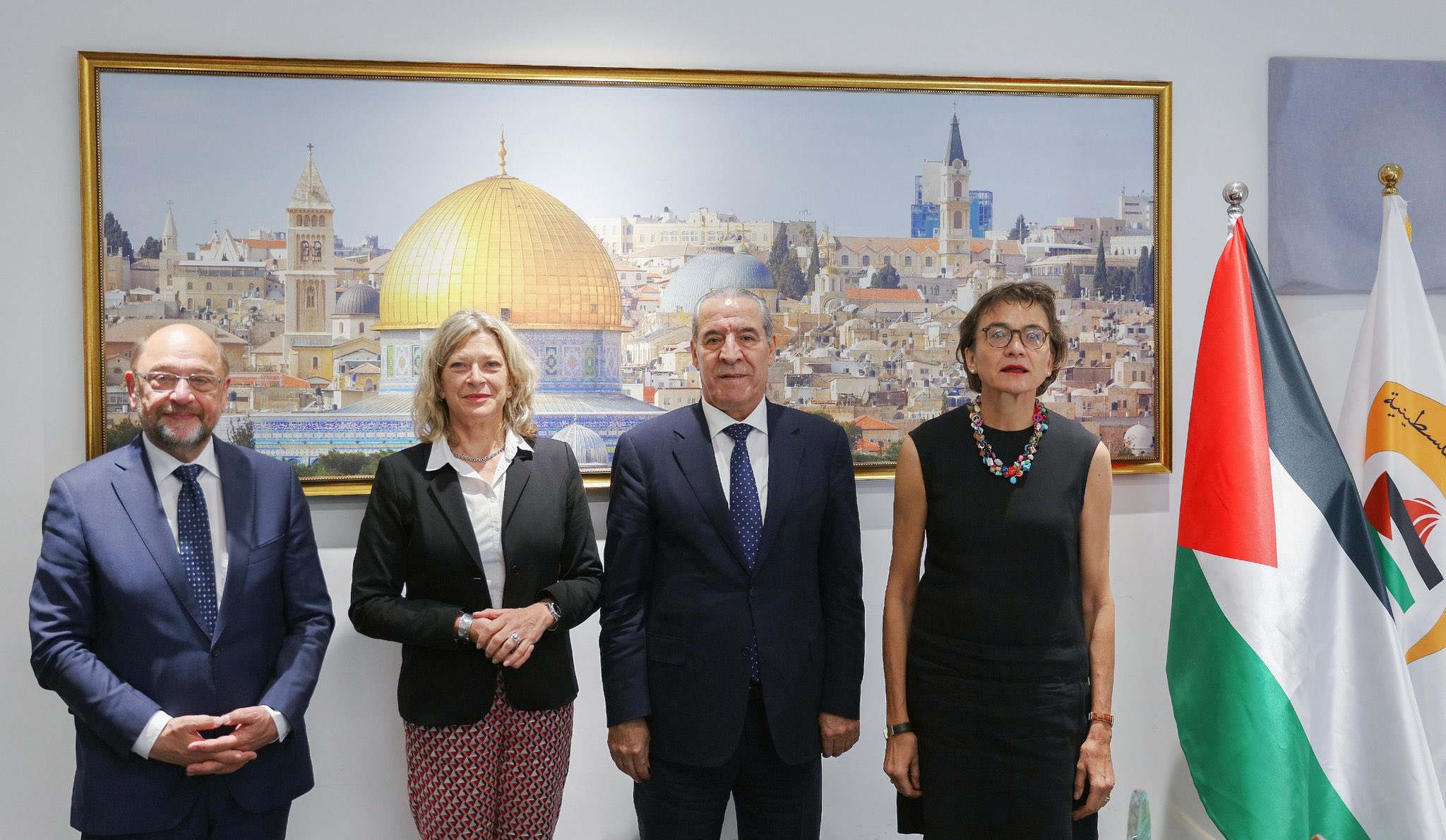 نائب الرئيس حسين الشيخ يلتقي مع وفد مؤسسة فريدريش إيبرت الالمانية