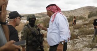 مستوطنون يصيبون مواطنًا بالرصاص الحي في صوريف وآخرون يعتدون على المواطنين في يطا وبيت أمر