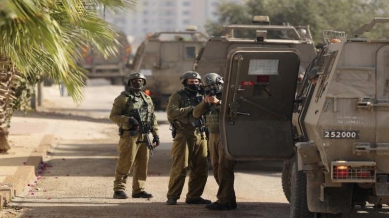 الاحتلال يقتحم كفر نعمة غرب رام الله ويغلق مداخلها
