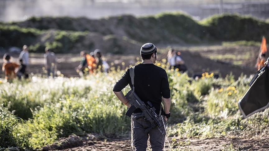 مستوطنون يهاجمون بيت ليد شرق طولكرم ويحرقون جرارا زراعيا ومركبة