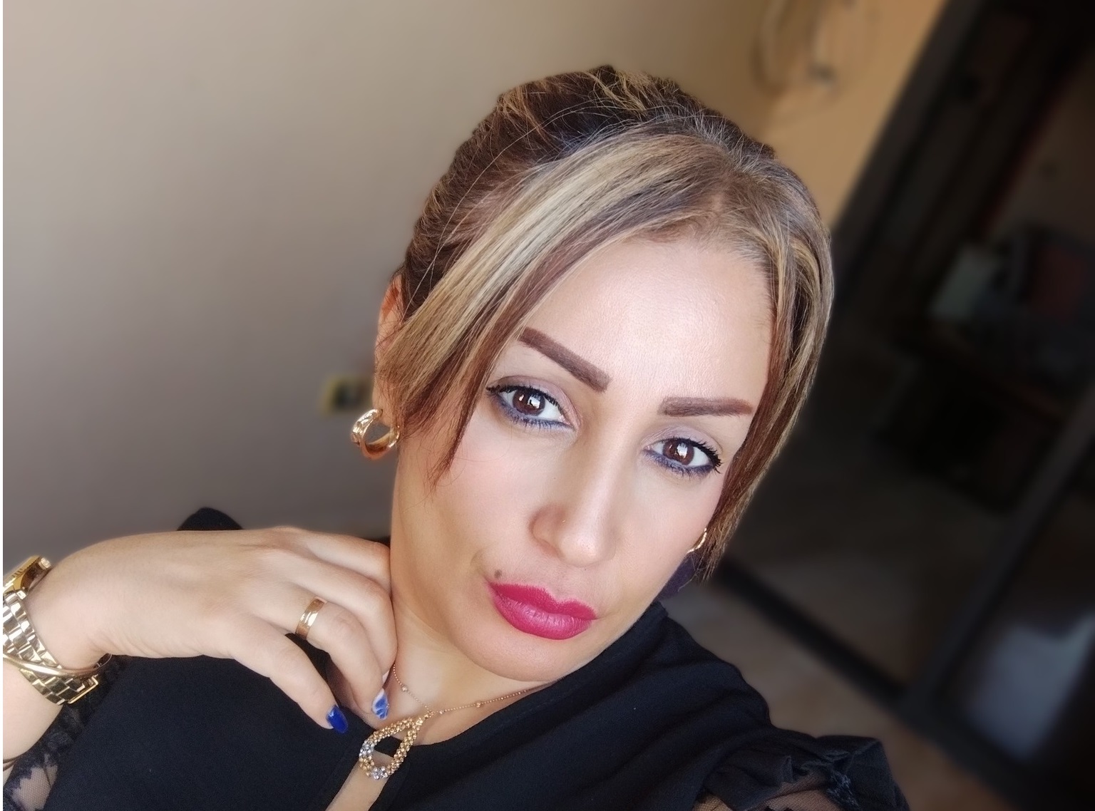 أنا الظل والنور ، بقلم : مايا عوض