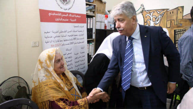 في اليوم العالمي للمسنين ، النضال الشعبي تدعو لتكاتف جهود مؤسسات الرسمية والأهلية لحث الحكومة على بلورة مشروع قانون المسن