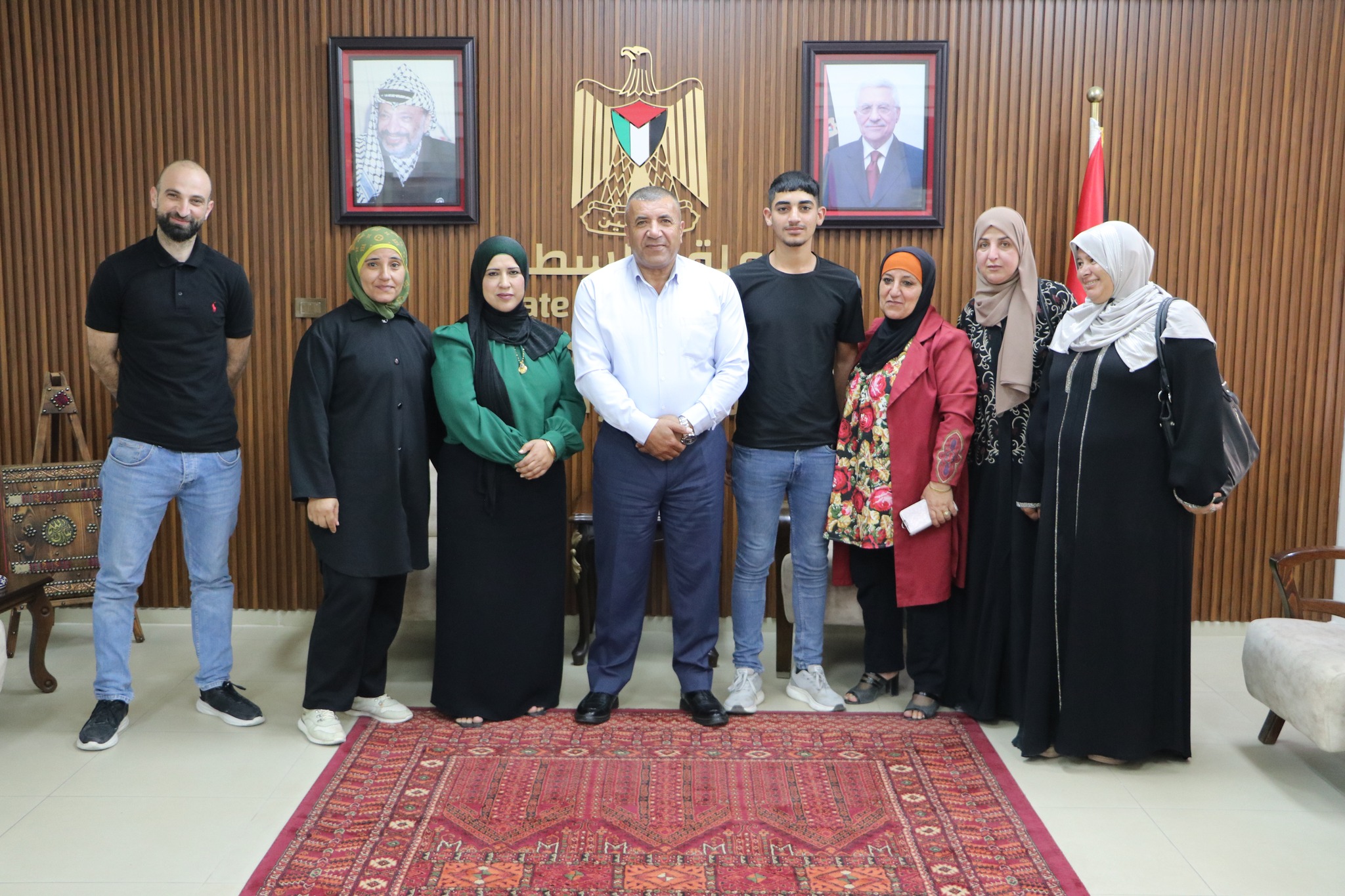 محافظ الخليل خالد دودين يستقبل وفداً من لجنة الحماية النسوية لسيدات بيت مرسم - دورا
