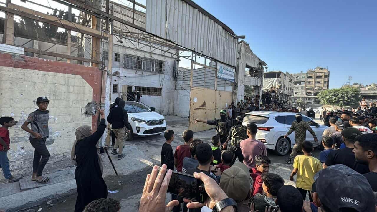 الصليب الأحمر يتسلم المحتجزين الإسرائيليين في قطاع غزة