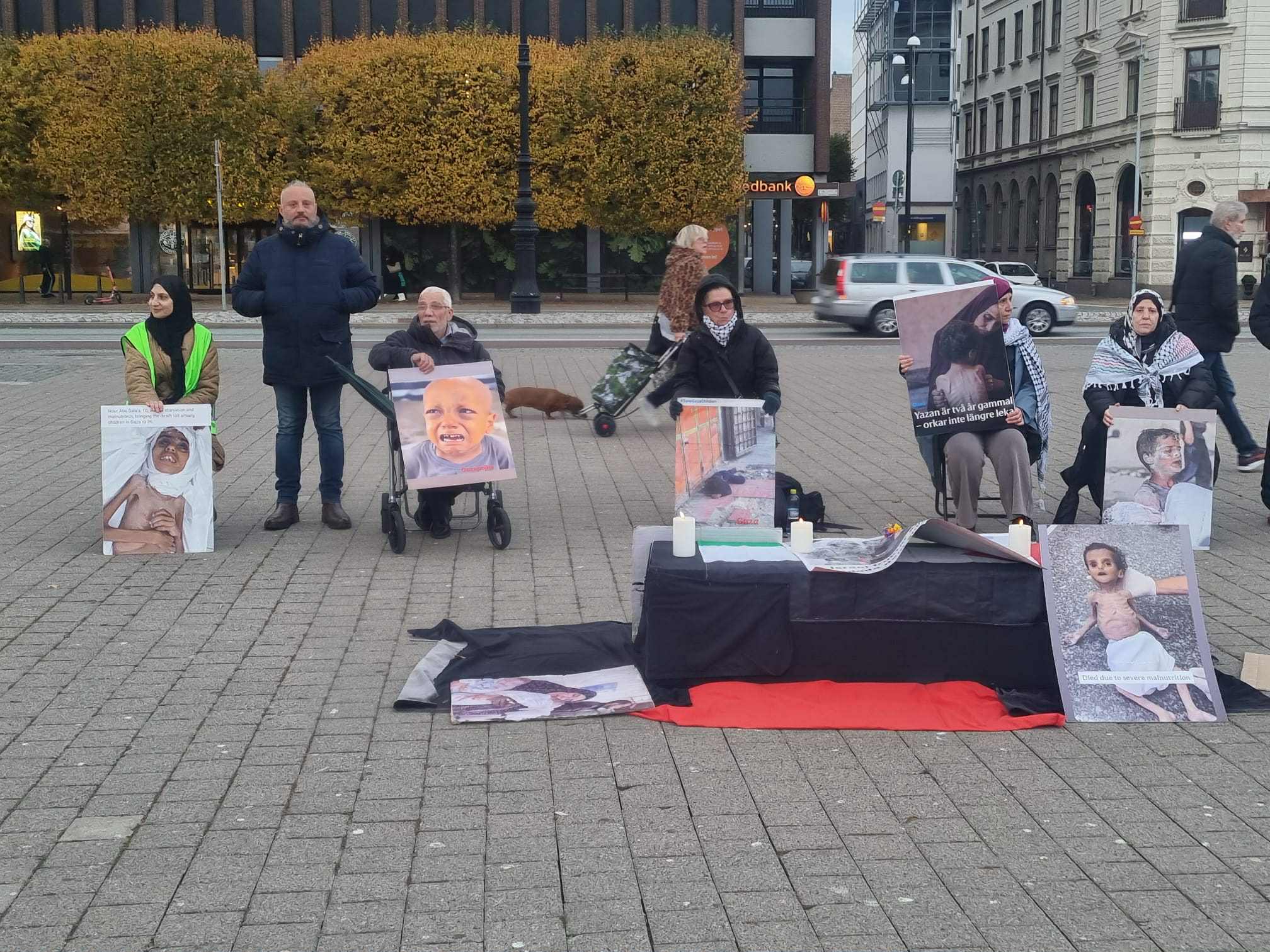مجموعة أصدقاء فلسطين السويدية تتنظم وقفة للمطالبة بمحاكمة نتنياهو