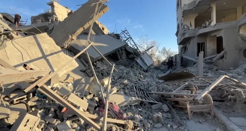الاحتلال يواصل القصف على مناطق متعددة في قطاع غزة