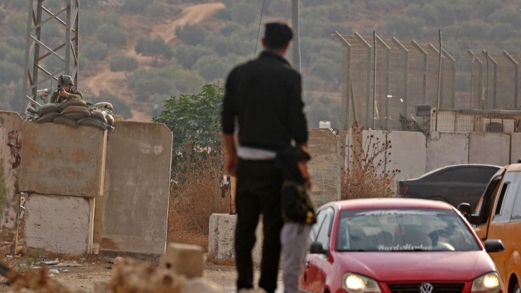 الاحتلال يعتقل مواطنين من نابلس