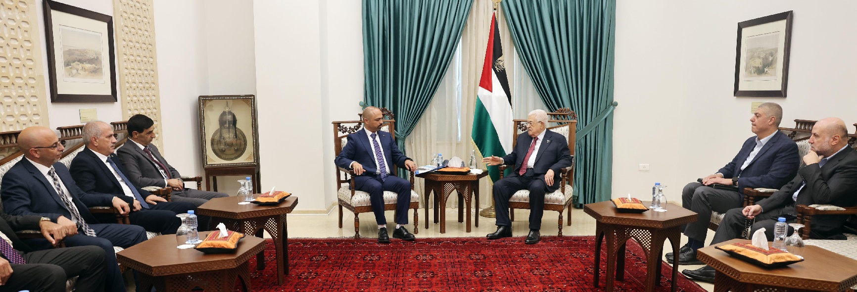 الرئيس محمود عباس يستقبل وفدا من اتحاد المقاولين الفلسطينيين