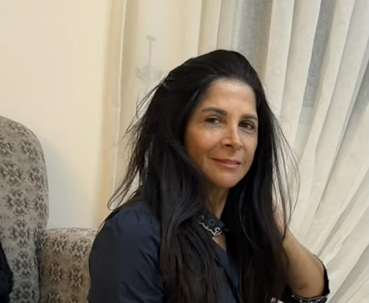 طوْقٌ وحمامة ، بقلم : وفاء أخضر