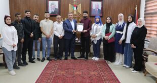 محافظ الخليل خالد دودين يُكرم ممثلي مجلس الشباب تقديراً لجهودهم في خدمة المجتمع