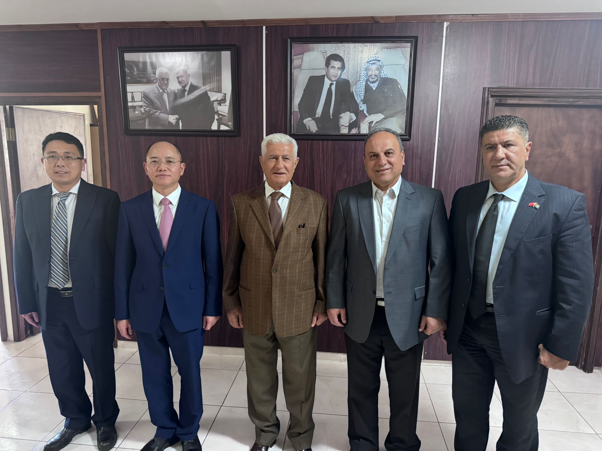 عباس زكي يستقبل السفير الصيني تسنغ جيشين