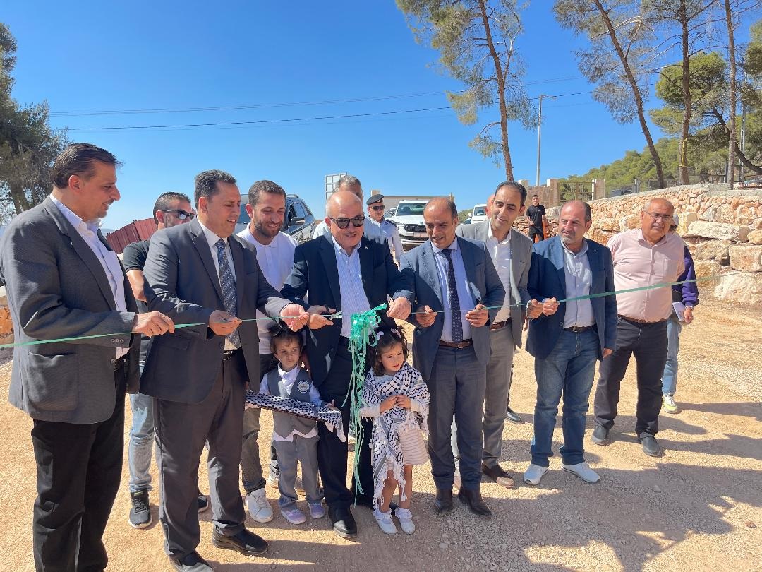 وزير الحكم المحلي يفتتح عدة مشاريع تطويرية بمحافظة طوباس والاغوار الشمالية