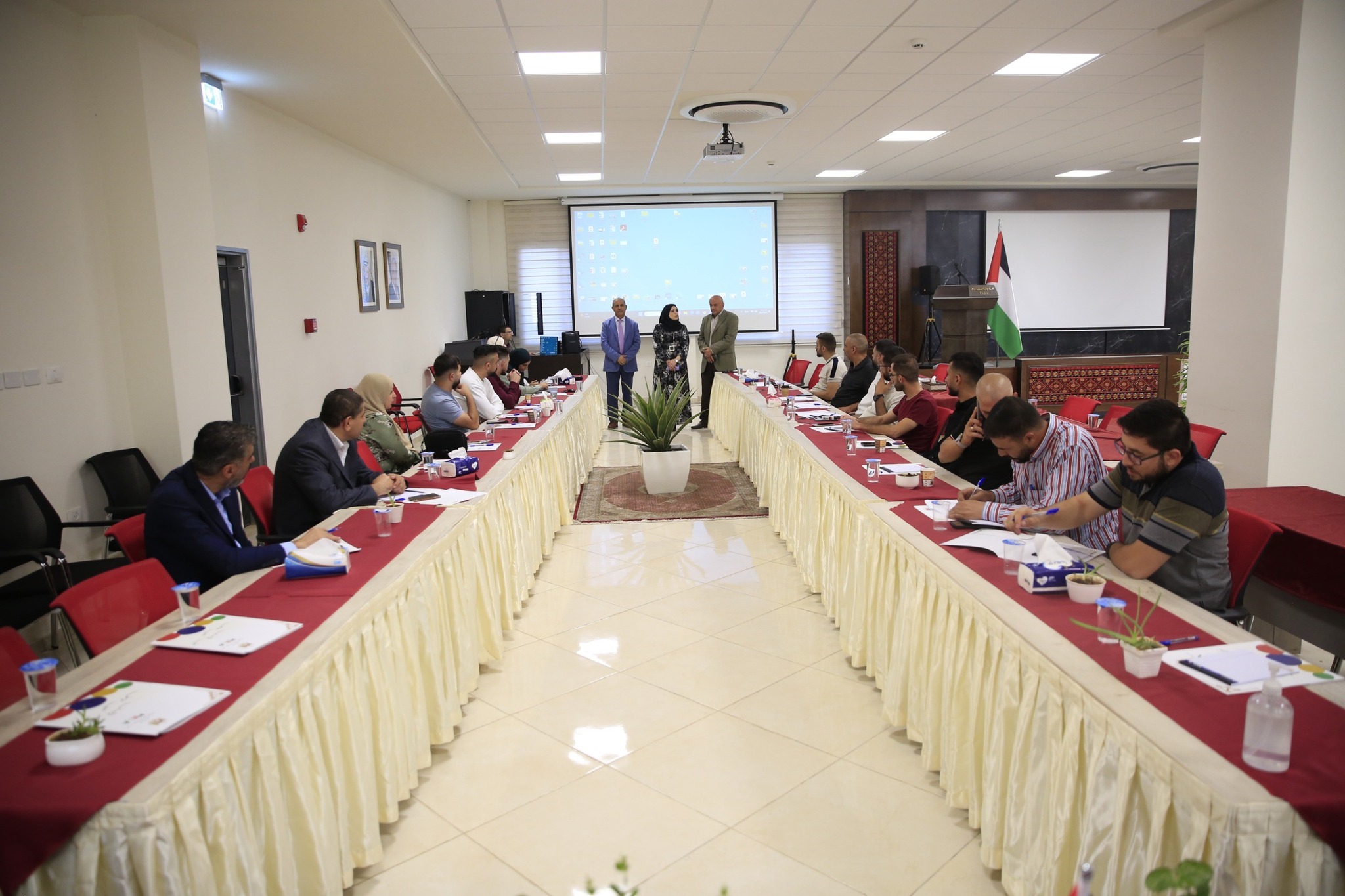 المدرسة الوطنية الفلسطينية للإدارة تنفذ تدريباً متخصصاً في التخمين العقاري لموظفي وزارات حكومية