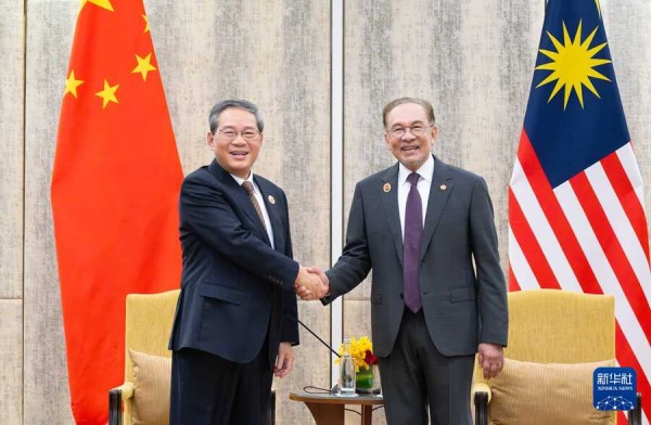 رئيس مجلس الدولة لي تشيانغ : الصين مستعدة لتعزيز التنسيق المتعدد الأطراف مع ماليزيا