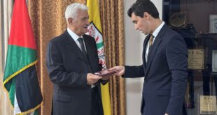 الدوما الروسي يمنح عباس زكي وسام الشرف