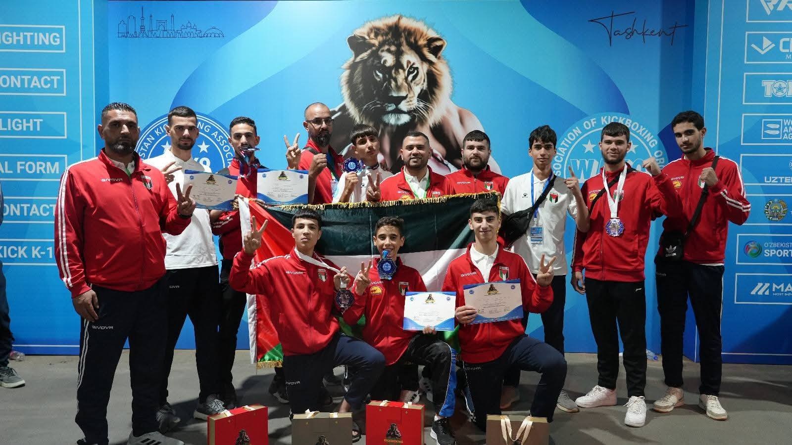 وأحرز لاعبو المنتخب الوطني محمد دراغمة، ويامن طاهر، ومنذر شويكي الميداليات الفضية في بطولة كأس العالم للكيك بوكسينغ، واللاعبان حذيفة عبيدو، وحسن بواطنة الميداليتين البرونزيتين.