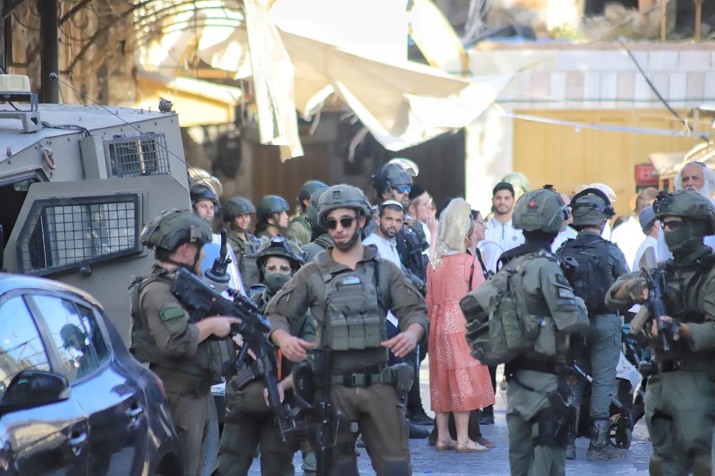 حملة اعتقالات في الضفة وإصابة شاب خلال اقتحام الاحتلال نابلس