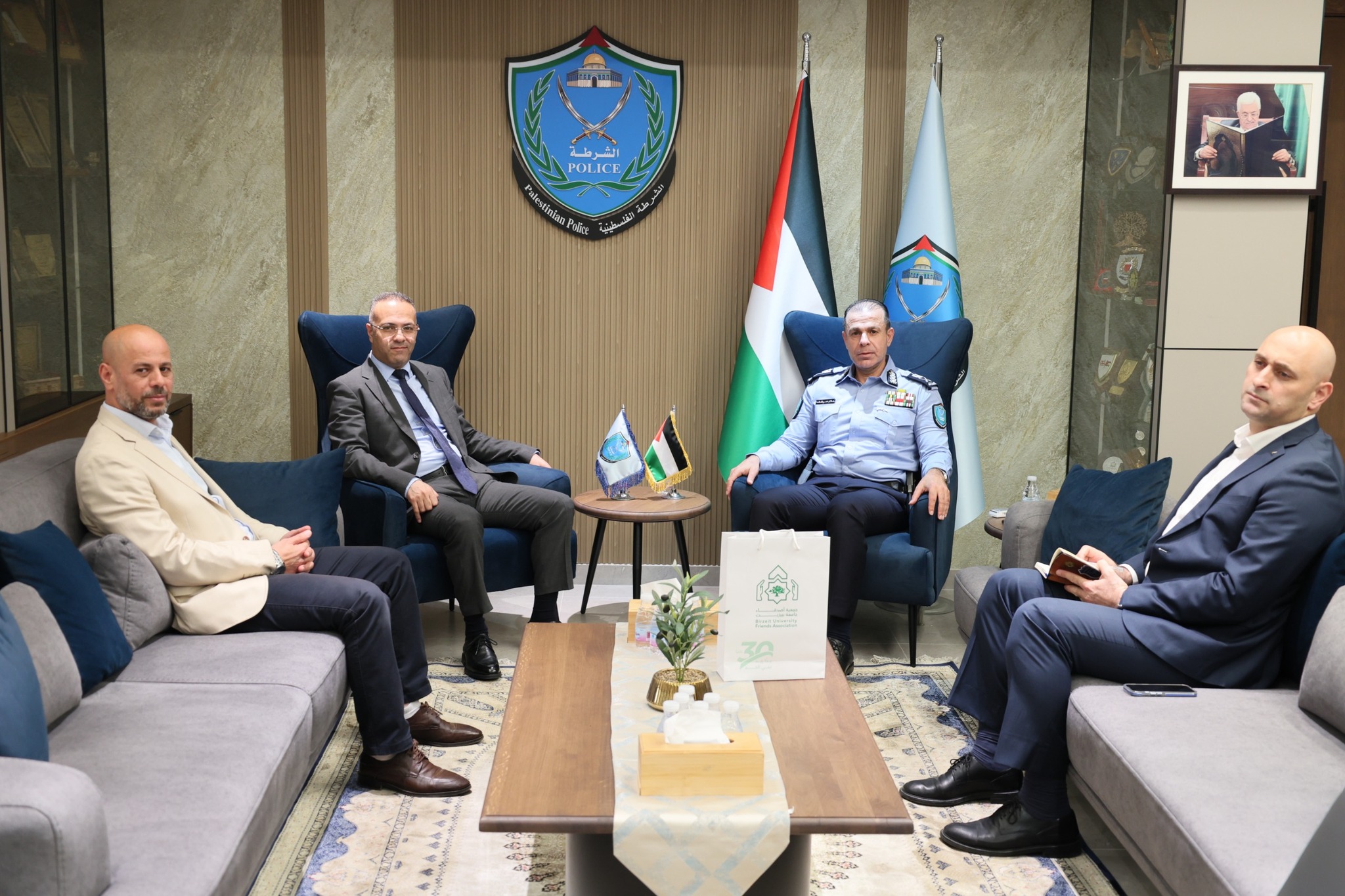 اللواء علام السقا يلتقي نائب رئيس جامعة بيرزيت ويبحثان تطوير العلاقة بين الشرطة والجامعة