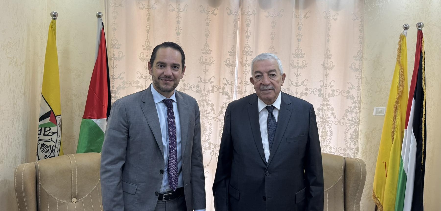 محمود العالول يلتقي القنصل الفرنسي العام ويؤكد على وحدة الأرض الفلسطينية وضرورة تهيئة الأجواء للانتخابات