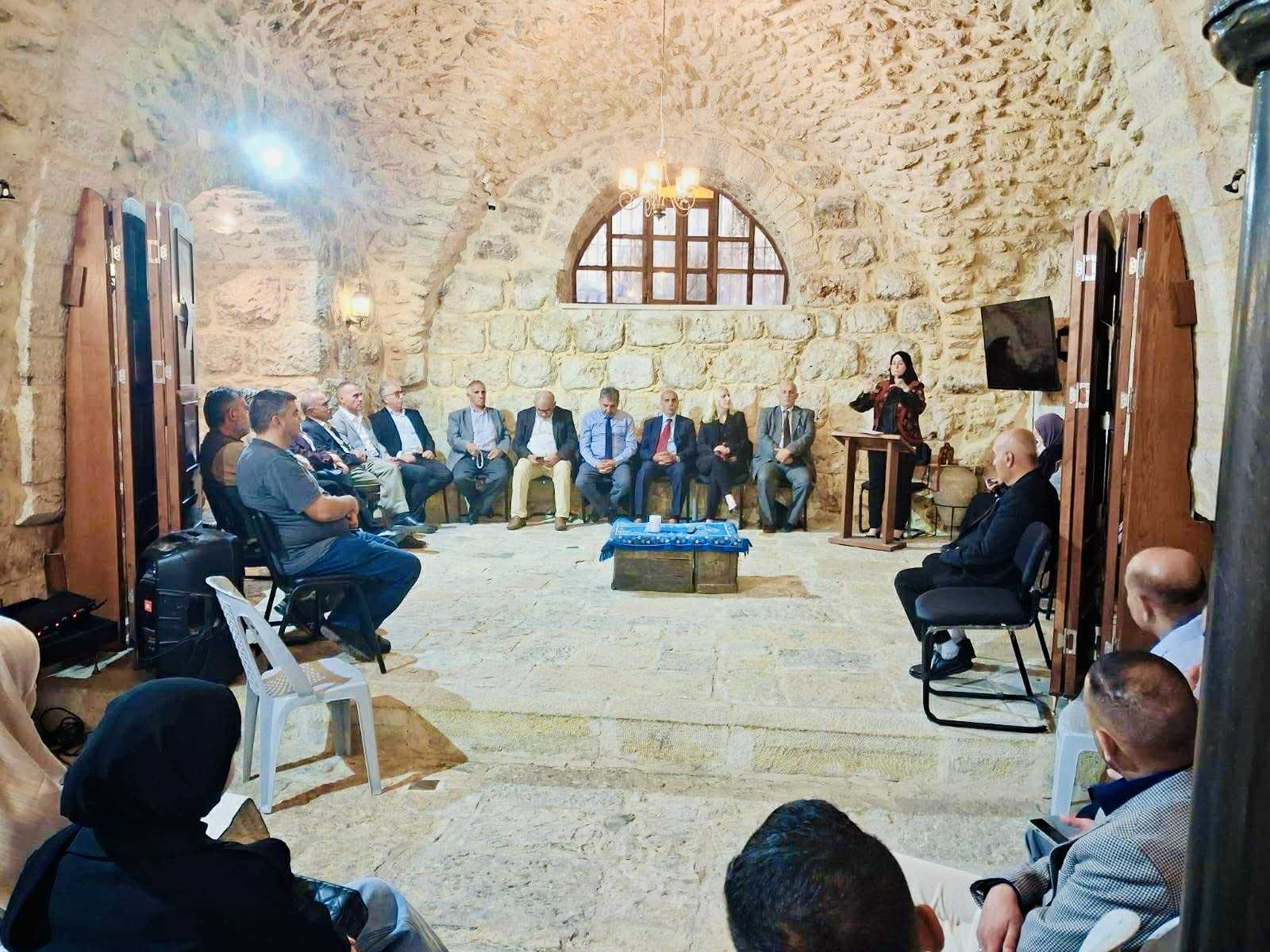 نادي أحباب اللغة العربية الفلسطيني يعقد فعالية تراثية بعنوان ثوب الوطن بين القصيدة والتراث في الخليل