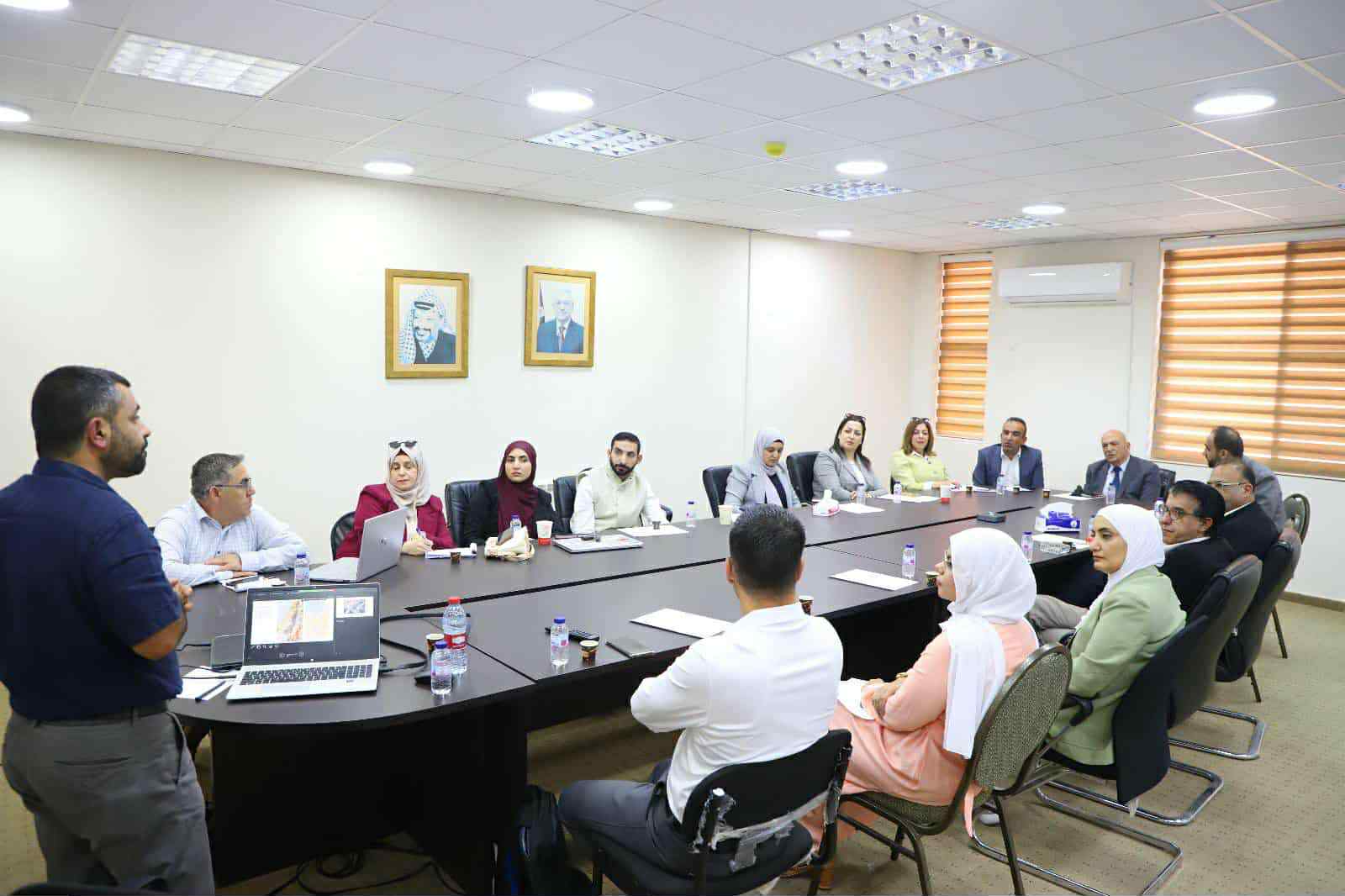 وحدة البحث العلمي في وزارة السياحة والآثار تعقد محاضرة علمية بعنوان: "إشكالية العصر الحديدي بين الواقع الأثري العلمي والرواية التوراتية"